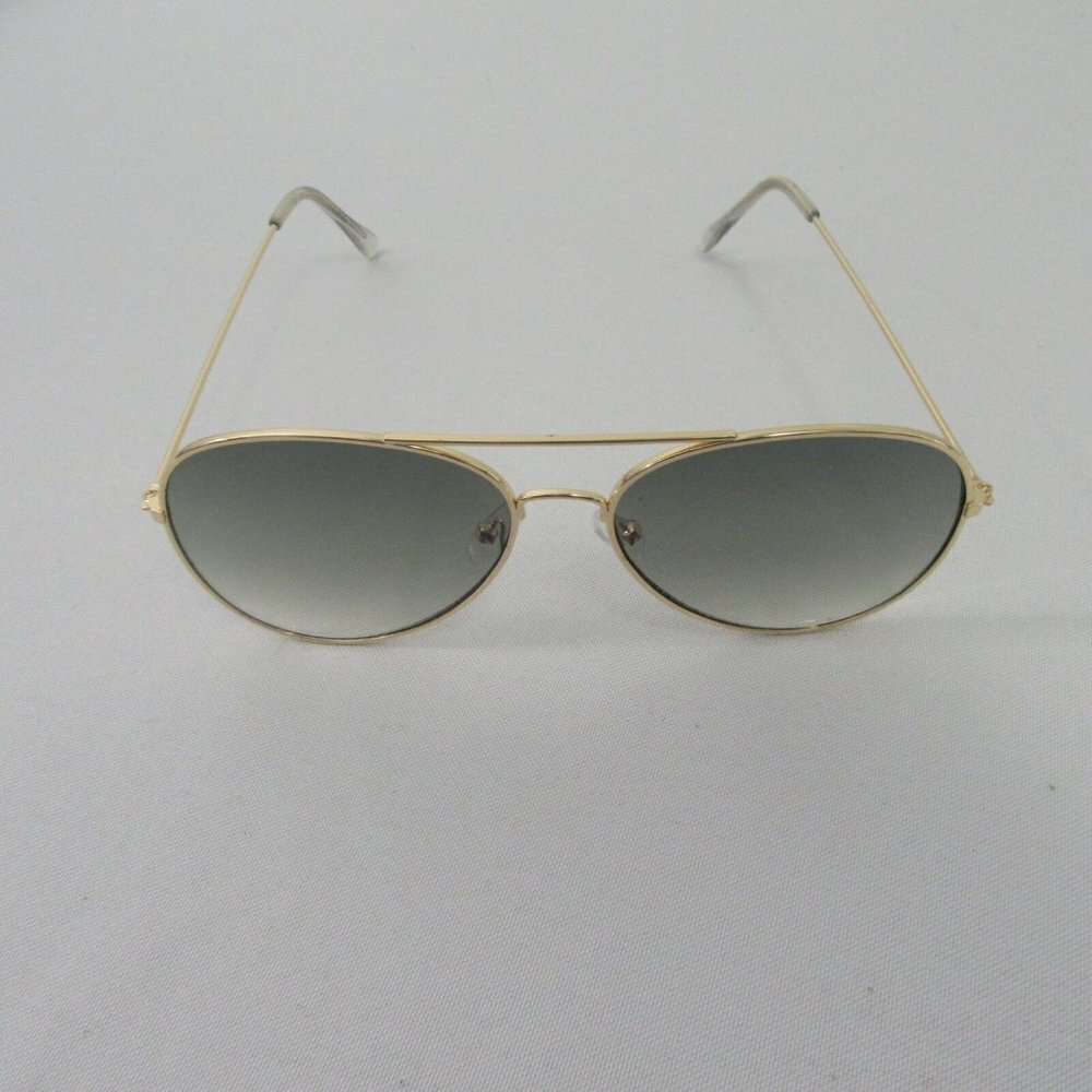 Ombre Gray Lens Gold Metal Frame Sunglasses
New - Picture 3 of 6